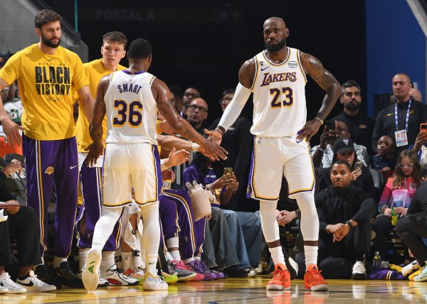 中国十大股票配资公司 斯玛特谈詹姆斯绝平：必进球！我早知道了 所以提前就举起了双手